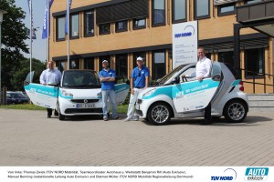 Von links: Thomas Zwick (TÜV NORD Mobilität, Teamkoordinator Autohaus u. Werkstatt), Benjamin Rill (Auto Exklusiv), 